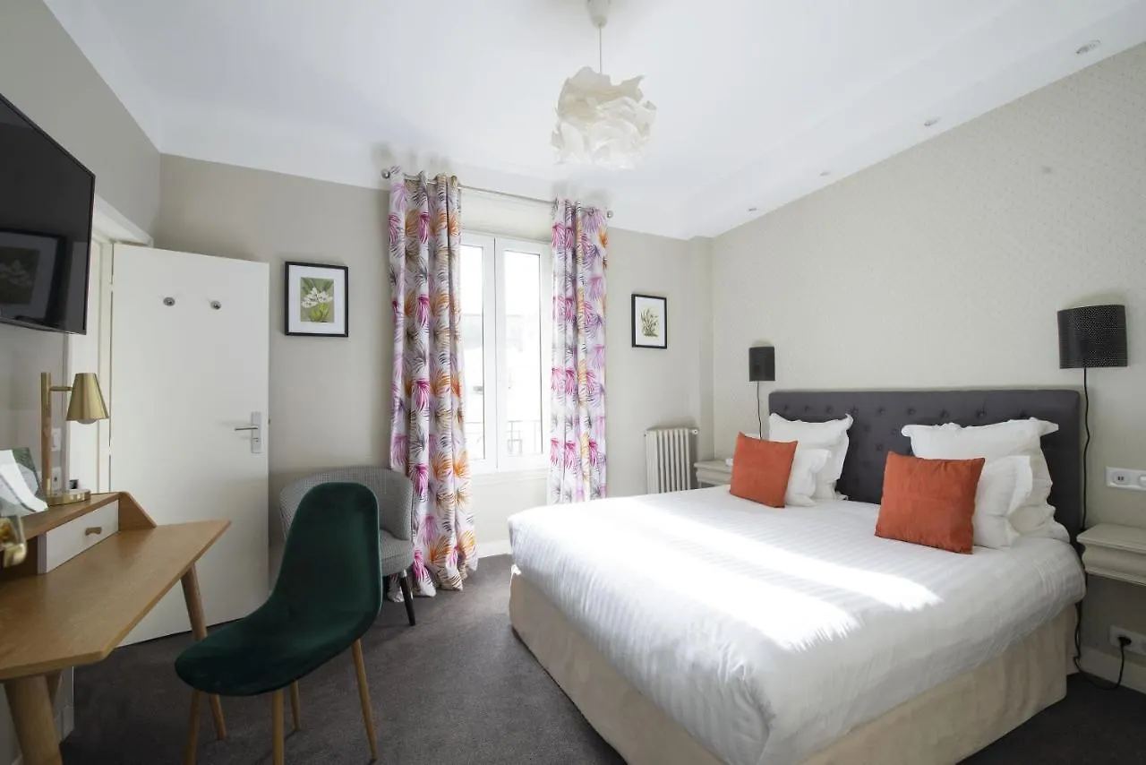 Otel Des Batignolles 3*
